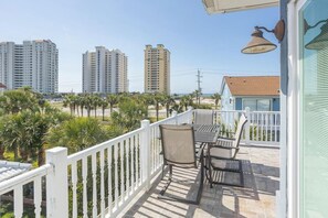 تناول الطعام بالخارج