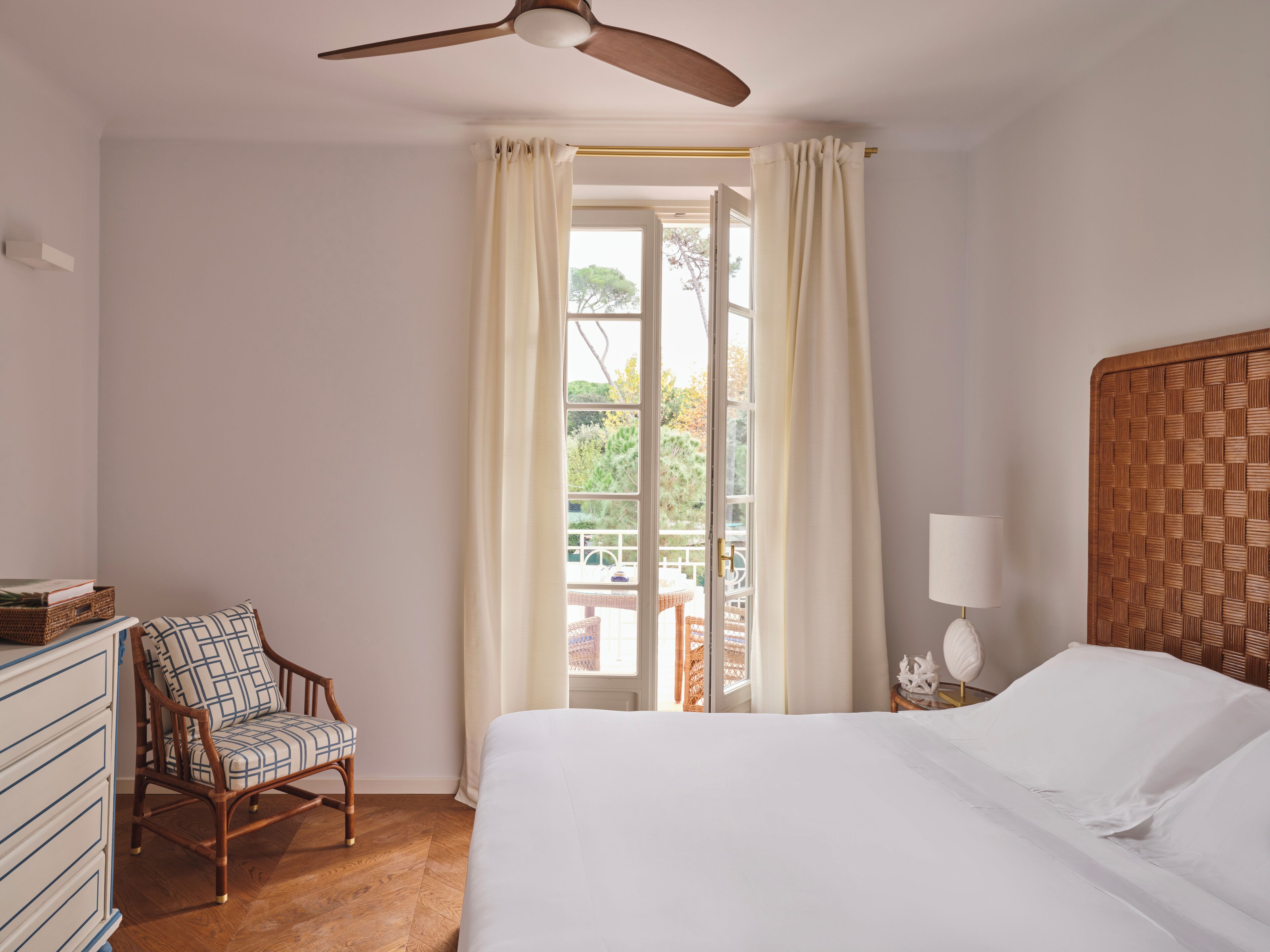 华丽双人房 | 迷你吧、客房内保险箱、遮光窗帘、隔音