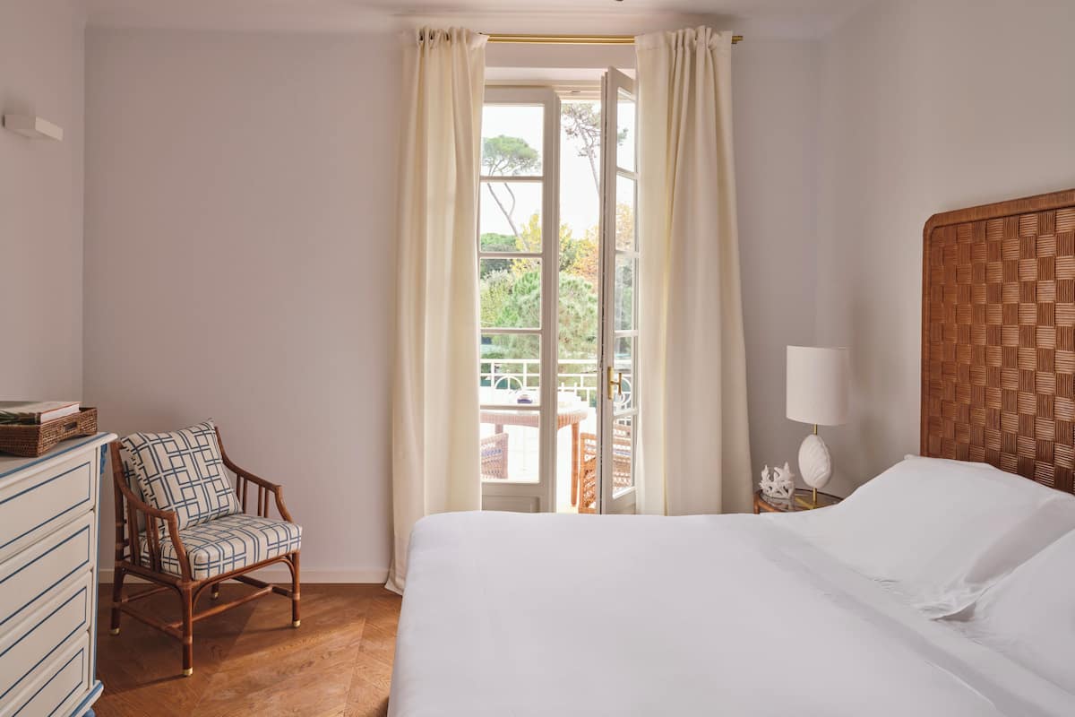 豪華雙人房 | 迷你吧、房內夾萬、遮光窗簾/窗簾、隔音