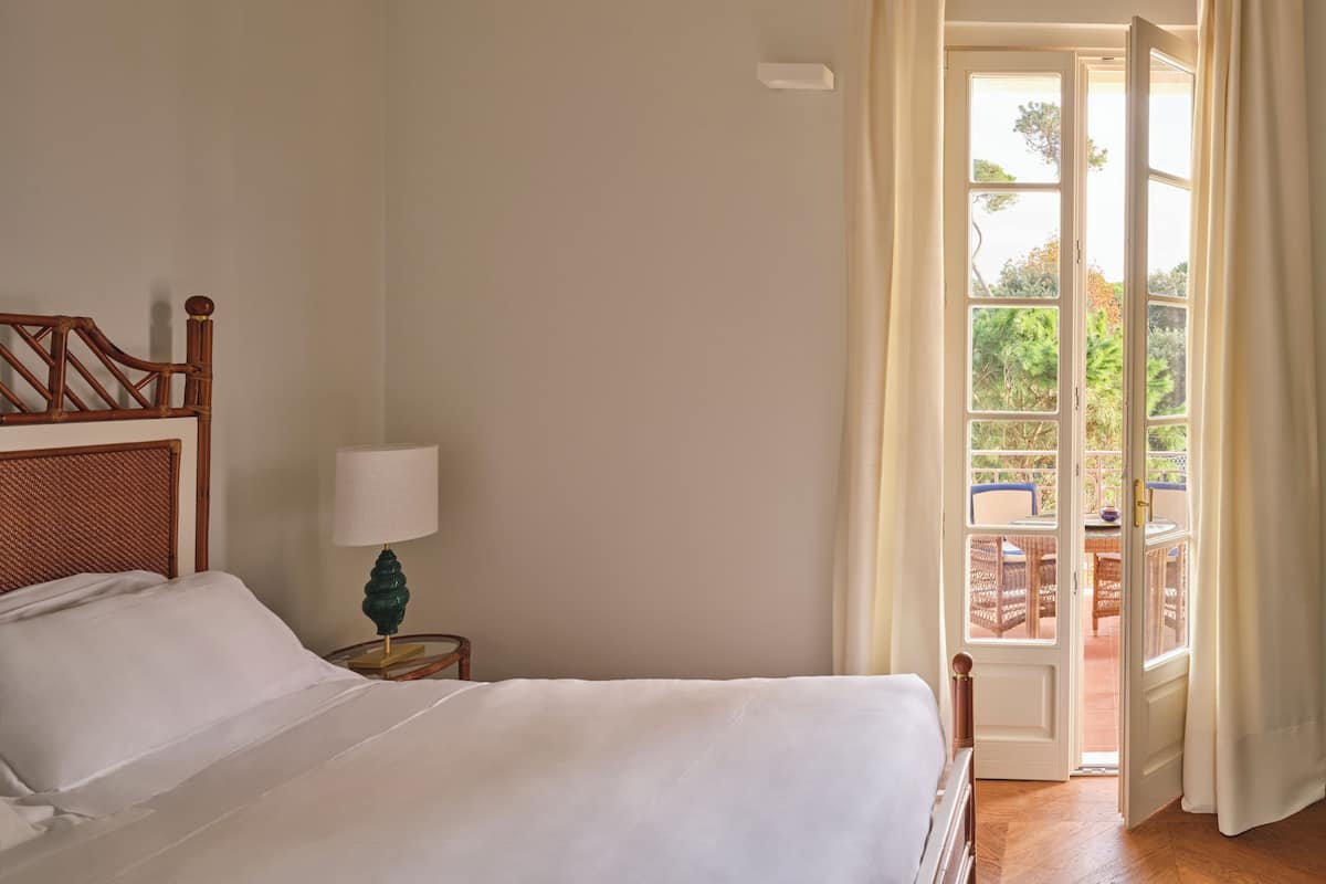 雙人房 | 迷你吧、房內夾萬、遮光窗簾/窗簾、隔音