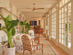 Télévision LED de 50 pouces avec chaînes par satellite