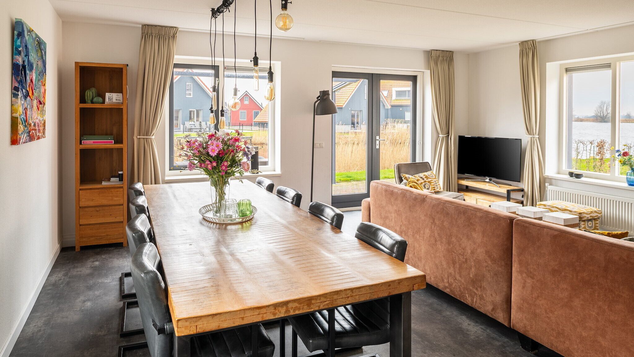 Villa (Watervilla Brasem) | Woonkamer | Een televisie