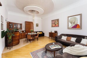 Apartament (5) | Coin séjour | Télévision à écran plat