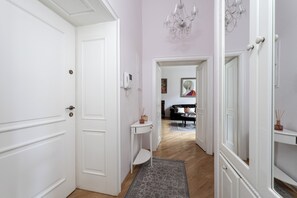 Apartament (5) | Vardagsrum | Platt-tv