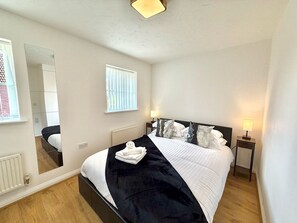 2 bedrooms, iron/ironing board, free WiFi, bed sheets