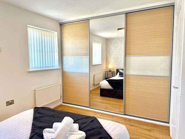 2 chambres, fer et planche à repasser, Wi-Fi gratuit, draps fournis