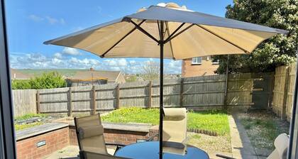 Pass the Keys | Modern Home- Ideal for Professionals| 5 mins to M4