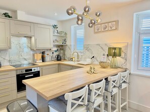 冷蔵庫、電子レンジ、オーブン、食器洗い機