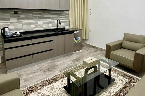 Studio Deluks | 1 kamar tidur, ruang kerja ramah laptop, dan Wi-Fi gratis