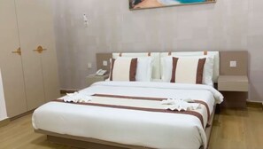 Royal-Suite | Laptopgeeigneter Arbeitsplatz, kostenloses WLAN