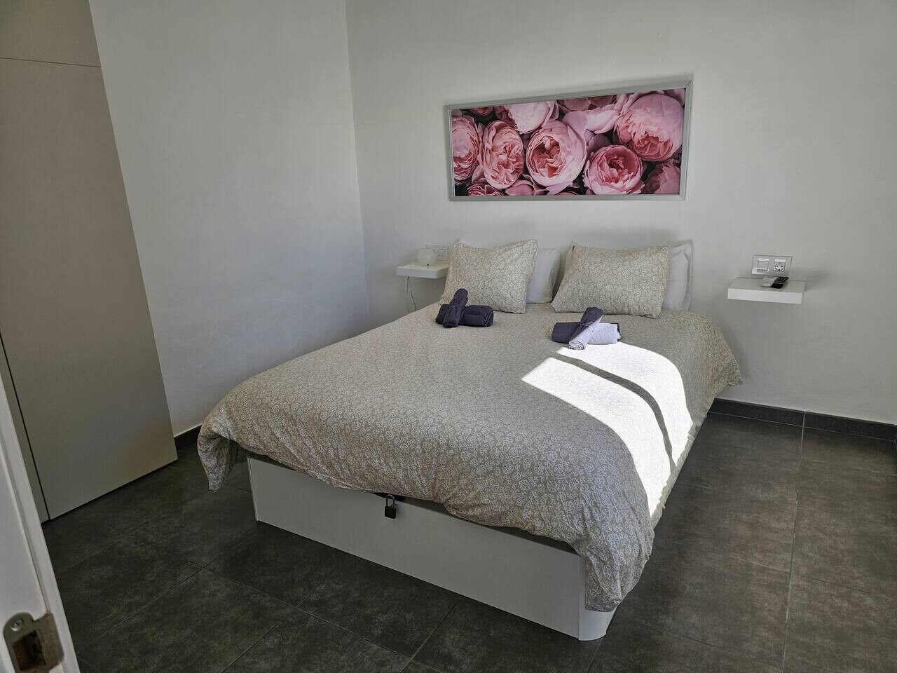 1 slaapkamer, een strijkplank/strijkijzer, wifi, beddengoed