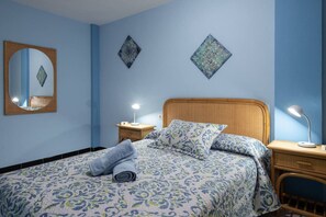 2 habitaciones, tabla de planchar con plancha, cuna de viaje y wifi