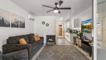 Smart TV y chimenea