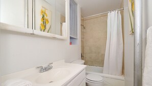A bathroom with a sink, toilet, and shower. - Midtown West Furnished Apartment 3BR Perfect Share (New York)