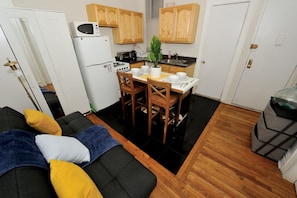 3 bedrooms - Midtown West Furnished Apartment 3BR Perfect Share (New York)