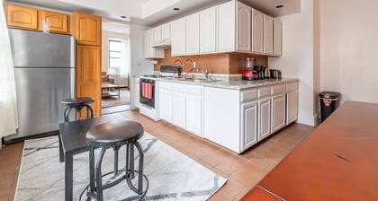 5 Bedroom 2 Bath Full Floor Midtown