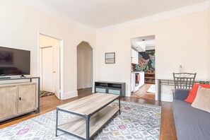 Apartment - 5 Bedroom 2 Bath Full Floor Midtown (New York)