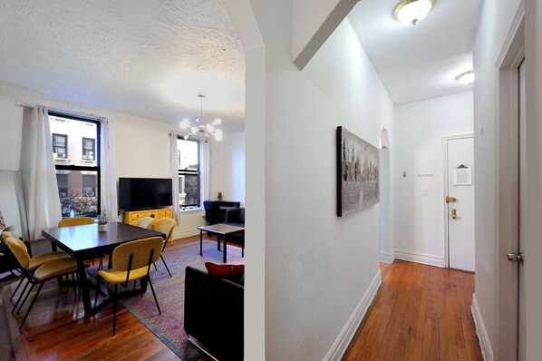 Apartment | 3 bedrooms - Midtown West Furnished 3 Bedroom Apartment (New York)