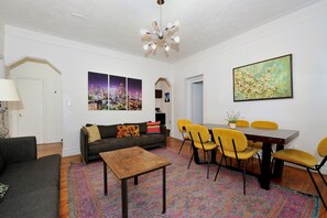 Apartment | 3 bedrooms - Midtown West Furnished 3 Bedroom Apartment (New York)