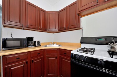 Midtown West Furnished 3 Bedroom Apartment