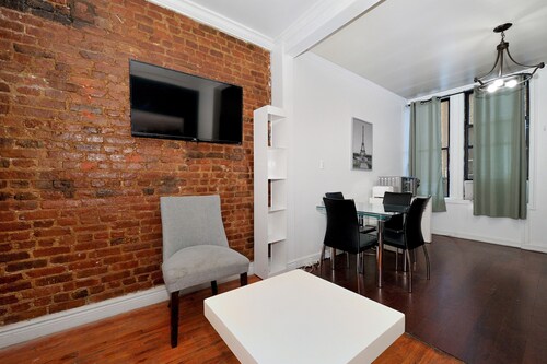 Charming 2BR Apartment Near Times Square