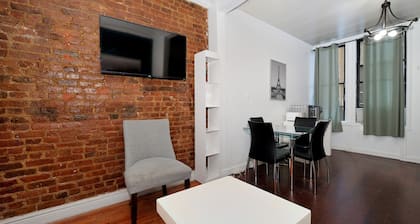 Charming 2BR Apartment Near Times Square
