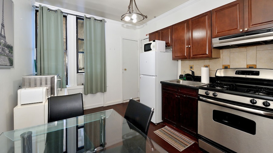Charming 2BR Apartment Near Times Square