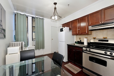 Charming 2BR Apartment Near Times Square