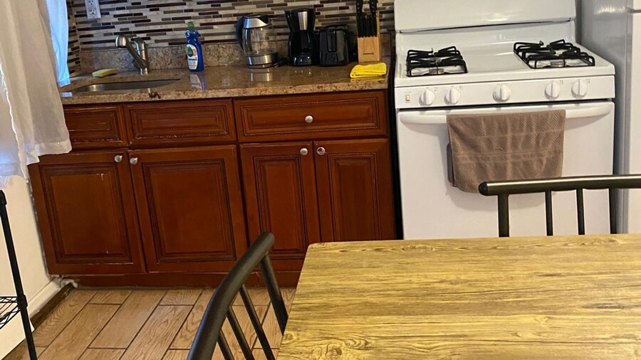 Prime Murray Hill 2 BR Gem