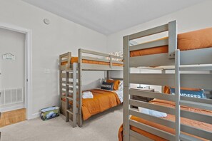3 bedrooms, desk, iron/ironing board, free WiFi