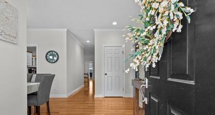 Eagle`s Nest - Village of Pinehurst Home with Pool Table and Poker Table