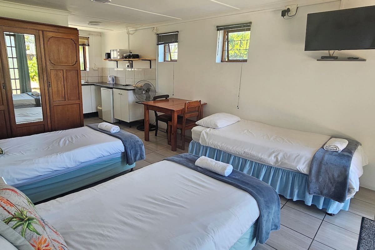 Basic Double or Twin Room, 1 Bedroom, Pool View