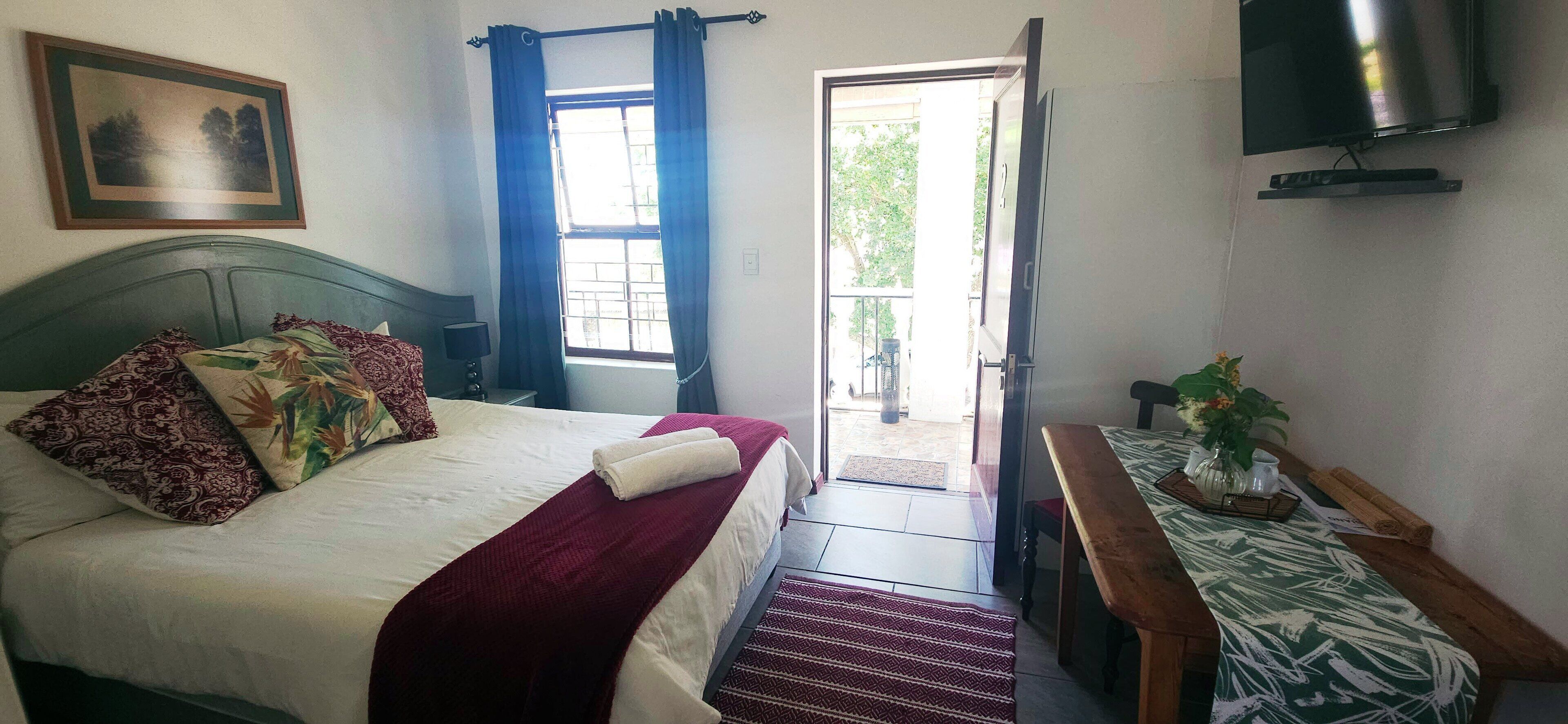 Minibar, in-room safe, laptop workspace, blackout curtains