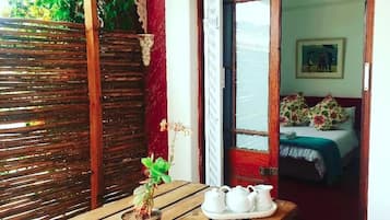 Suite familiar, pati, vistes al pati | Terrassa o pati