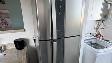 Penthouse in Campeche with Jacuzzi and Sea View. | Private kitchen | Dining tables