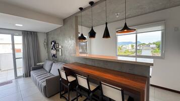 Penthouse in Campeche with Jacuzzi and Sea View. | Living area | 43-inch Smart TV with digital channels, Netflix, streaming services