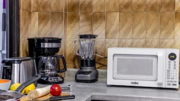 Apartment, 3 Bedrooms | Private kitchen