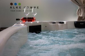 Indoor spa tub