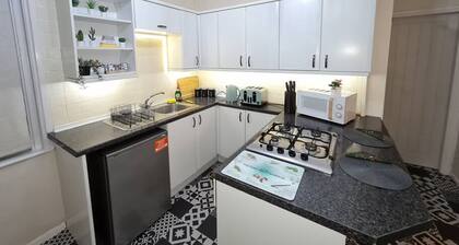 Large 3 Bed Flat Free Parking