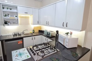 Căn hộ | 3 phòng ngủ, bàn