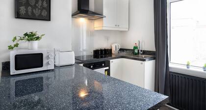 Central 2 Bedroom House-parking