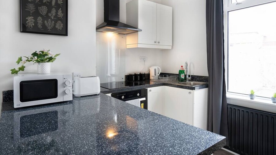 Central 2 Bedroom House-parking