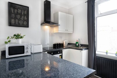 Central 2 Bedroom House-parking