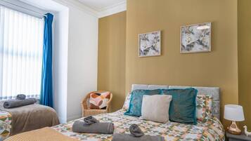 Apartment | 3 bedrooms, desk, Internet