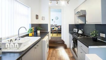 Apartment | 3 bedrooms, desk, Internet