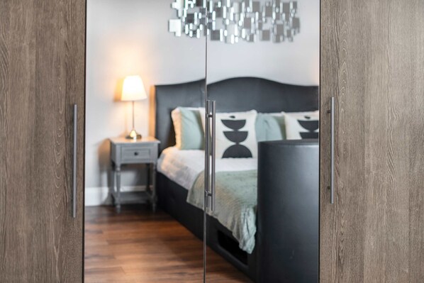 Apartment | 1 bedroom, Internet - 1bed-town Centre-free Parking (Dunfermline)