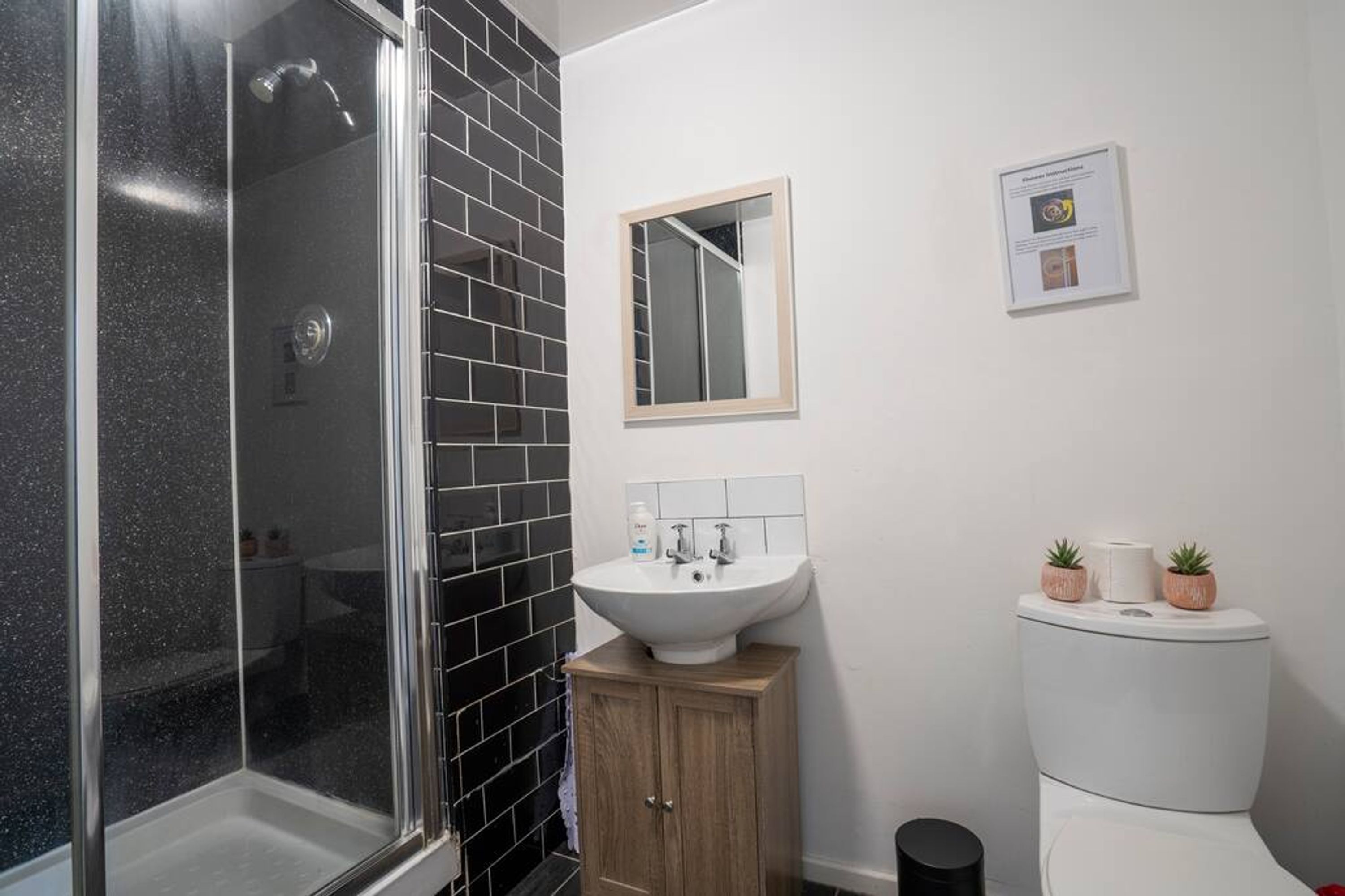 Căn hộ | 2 phòng ngủ, bàn 