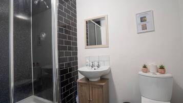 Apartemen | 2 kamar tidur dan meja kerja