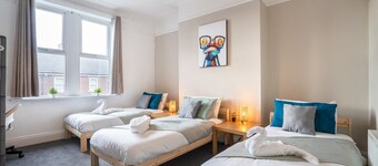 4bedrooms-3bath-9beds-wallsend