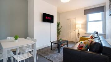 Apartamento | 4 quartos, escrivaninha, acesso à internet de alta velocidade